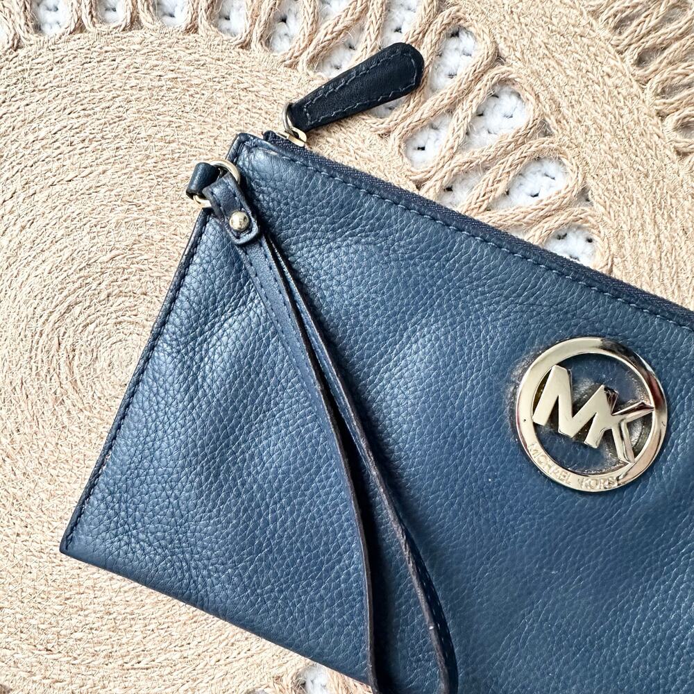 Michael Kors Navy Blue Fulton Soft Leather Zip Clutch Wallet Wristlet Gold - Picture 3 of 9